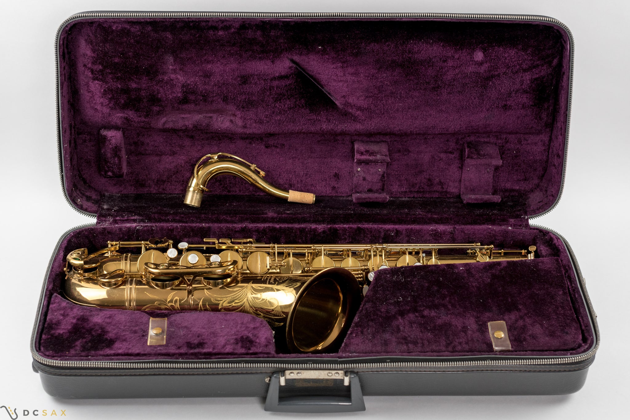 121,xxx Selmer Mark VI Tenor Saxophone, 99+% Original Lacquer
